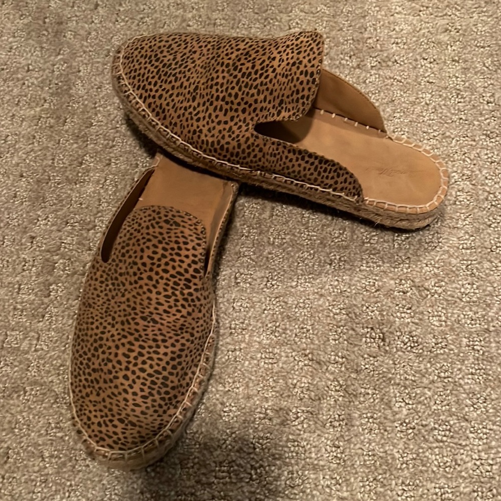 Universal Threads size 8 slip on shoe